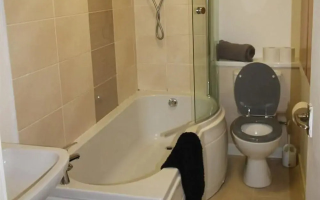 Holgate Close 3 Bedroom House by Cardiff Holiday Homes