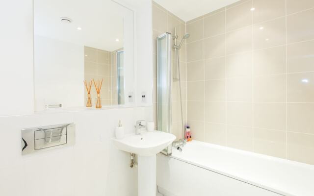 Two Bedroom Apartment Aldgate