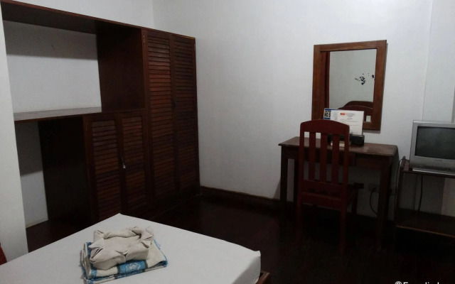 OYO 621 De Loro Inn