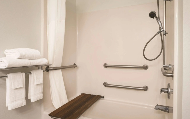 Country Inn & Suites by Radisson, Waterloo, IA