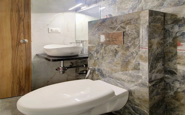 Radhika Ex by OYO Rooms