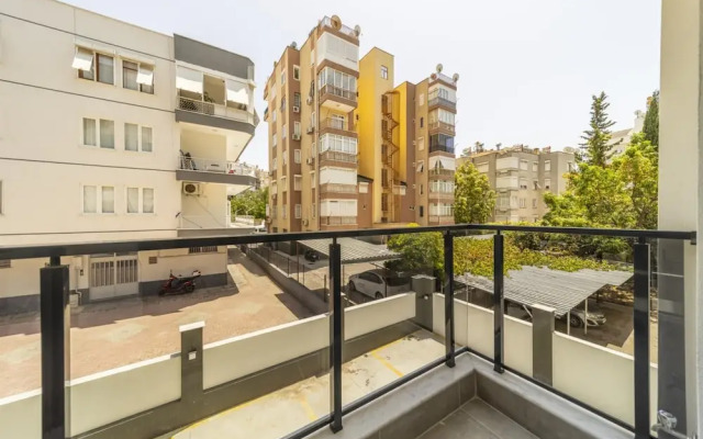 Modern Flat w Balcony 10 min to Beach in Antalya