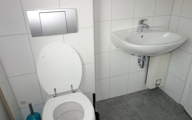 Tolstov-Hotels Large 3 Room Apartment with Garden