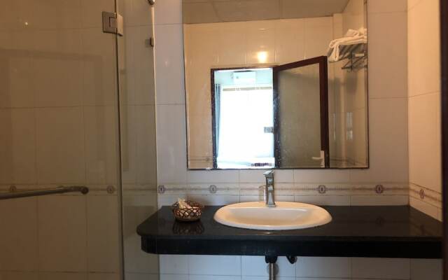 Cat Ba Central Point Hotel
