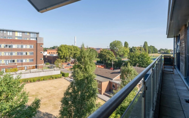 Luxury 2 Bed Apartment Parking by NEC Solihull