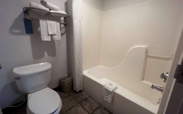 Howard Johnson by Wyndham Galveston