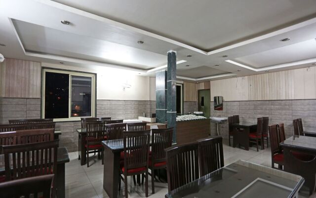 OYO 7358 Hotel Jagdish Residency