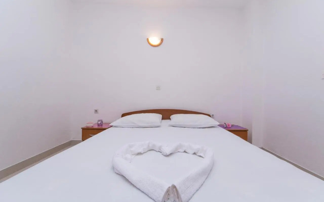 Apartments by the sea Podaca, Makarska - 4734