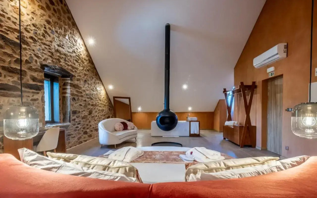 Cherry Sculpture Hotel