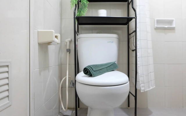 Homey Rustic 2Br Apartment At Signature Park Grande