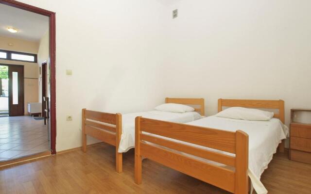 Apartment 695