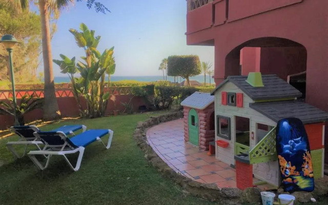 Marbella beachside apartment in 5 star gated