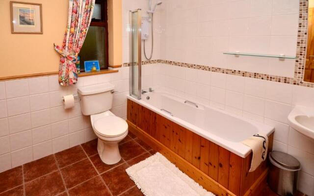 Cottage 108 - Cleggan