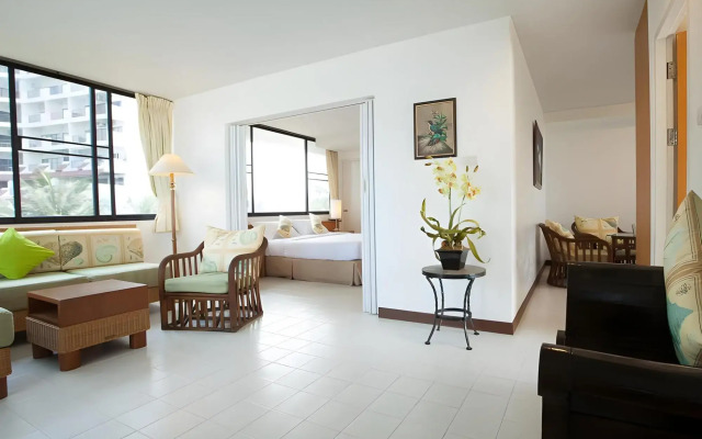 Nern Chalet Beachfront Hotel