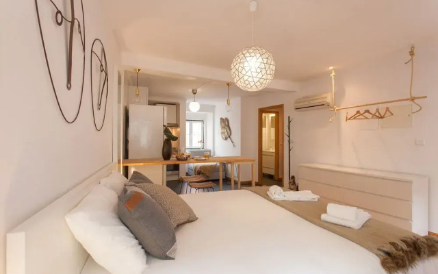 Moniz Studio by Lu Holiday