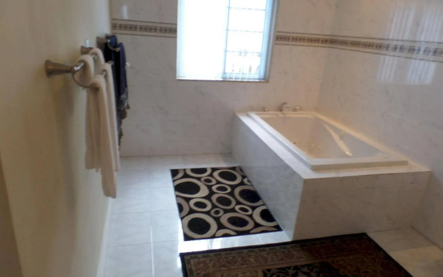 Luxurious Romantic Suite Kensington