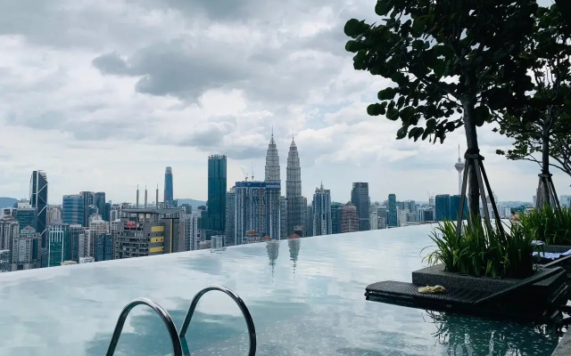 Expressionz Professional Suites by De Space