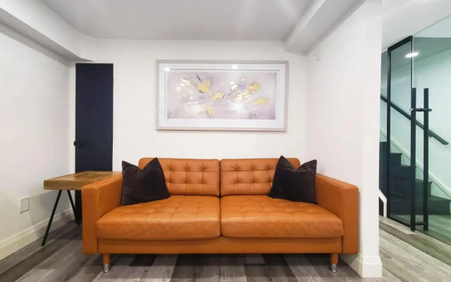 Renovated Guest Suite Near The Lake & High Park in Toronto!