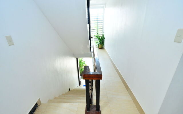 ZEN Rooms Station 1 White Beach