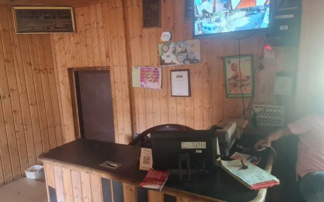 Goroomgo Ameera Srinagar