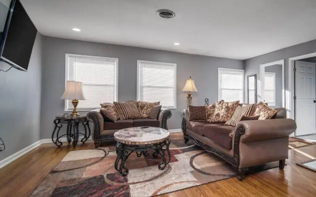 Mid -city Serenity, Huntsvilles Finest