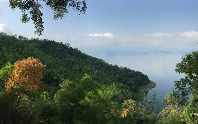 Thawsi Lake Hill