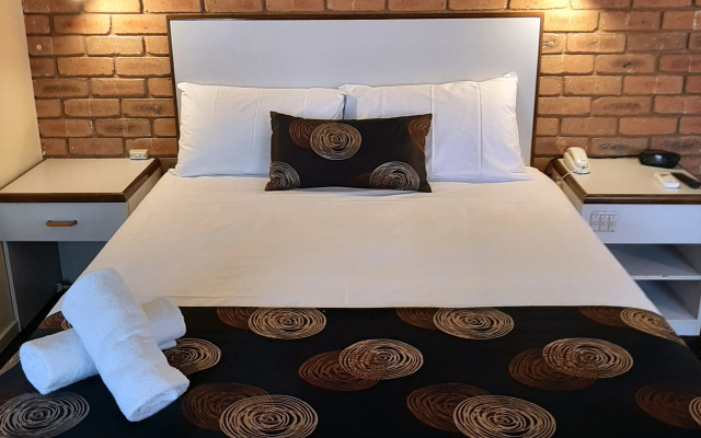 Peppermill Inn – Guest Rooms – Kialla
