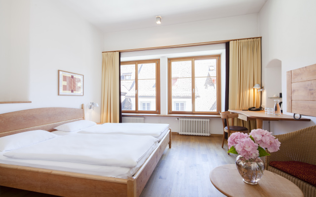 City-Hotel Ochsen – Guest Rooms – Zug