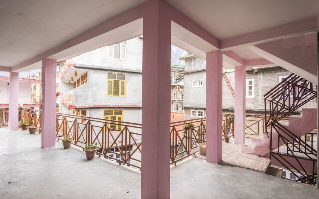 Giriraj Guest House