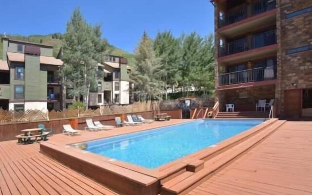 Spacious Condo with Outdoor Heated Pool and Hot Tubs by RedAwning