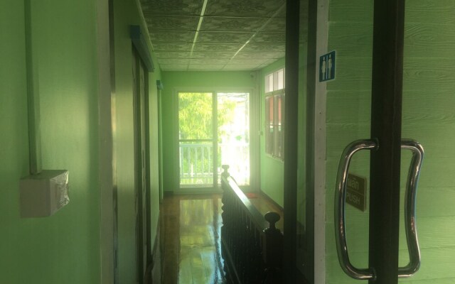 Ruean Mai Hom - Hostel