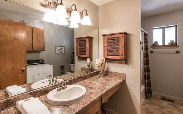 Riverside House - Three Bedroom Cabin