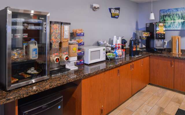 Travelodge Suites by Wyndham Newberg