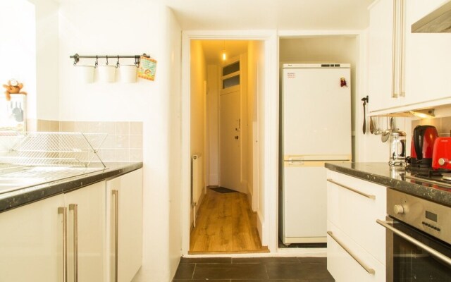 Bright and Spacious 1 Bedroom Flat With Garden