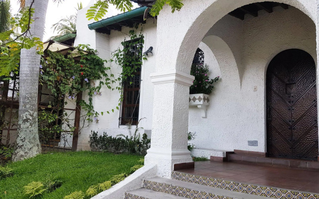 Kal Nawi Hotel