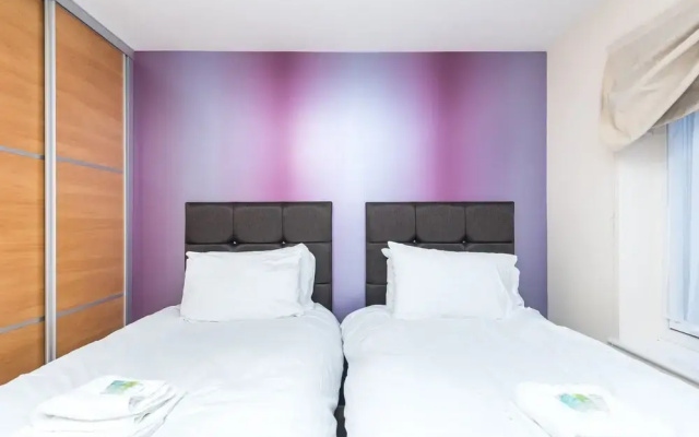 Modern Smart Open Plan Living With Free Parking