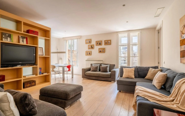 Classy 3bed 3bath apartment in Eixample