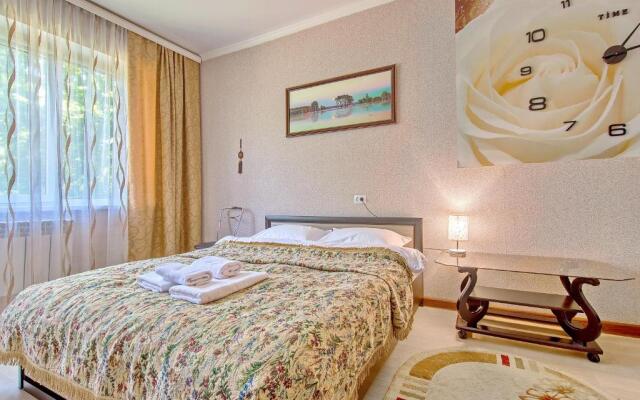 Cozy apartment on Rozybakiev 145. Atakent