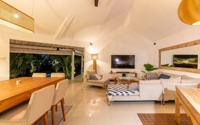 3BR Charming Villa 2 Minutes From Berawa Beach – Guest Rooms – Tibubeneng