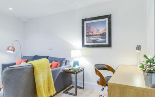 Stunning Ealing Apartment
