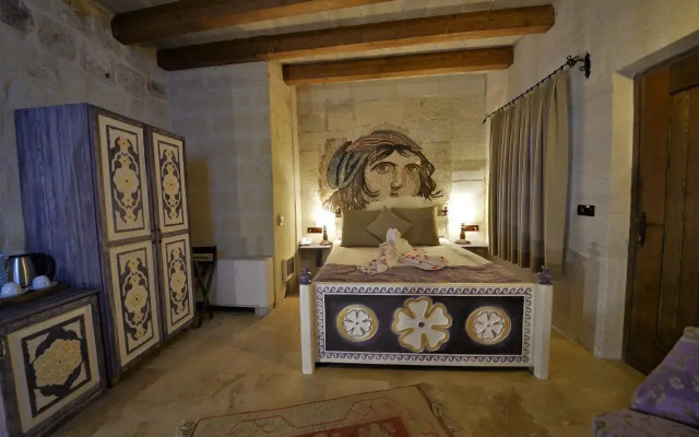 Caftan Cave Suites