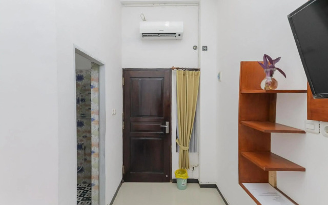 RedDoorz Syariah near Universitas Jember