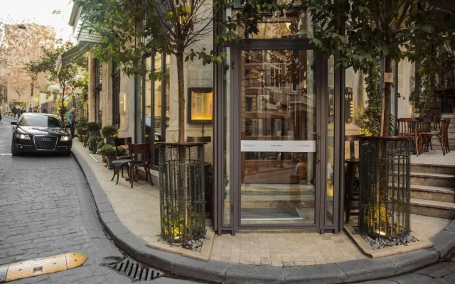 Corinne Art & Boutique Hotel