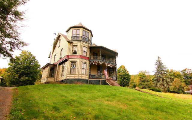 Catskill Lodge