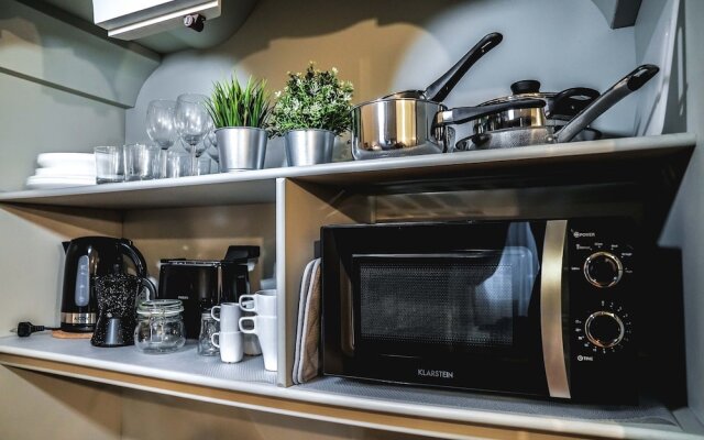 Art Apartment Black & White