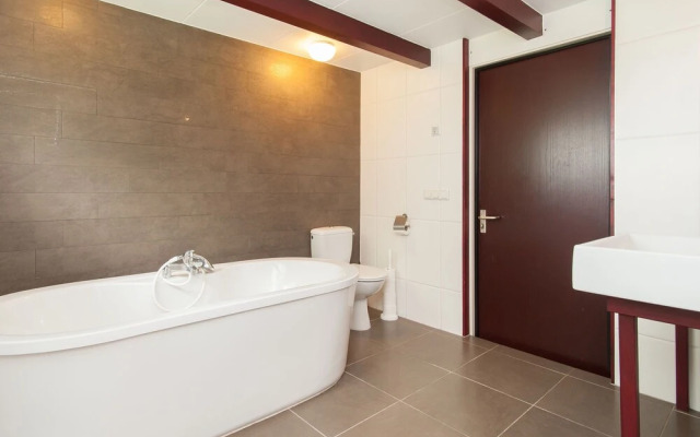 Inviting Farmhouse in 't Zand near Marine Museum