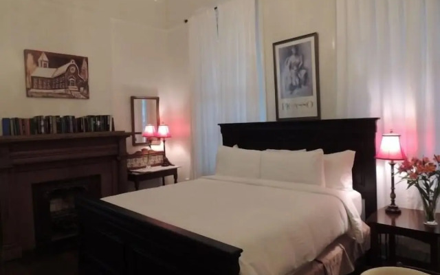 Lafitte Hotel & Bar