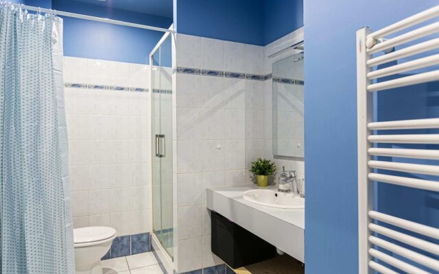Bright 2BR Loft With a Quiet Patio