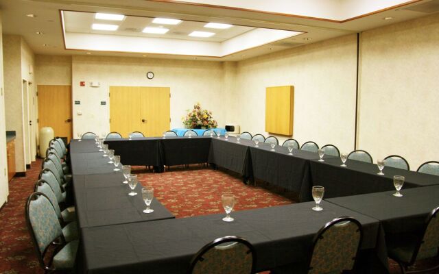 Hampton Inn & Suites Kansas City-Merriam