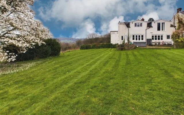 Country House-14guests-parking-hottub-amazingviews